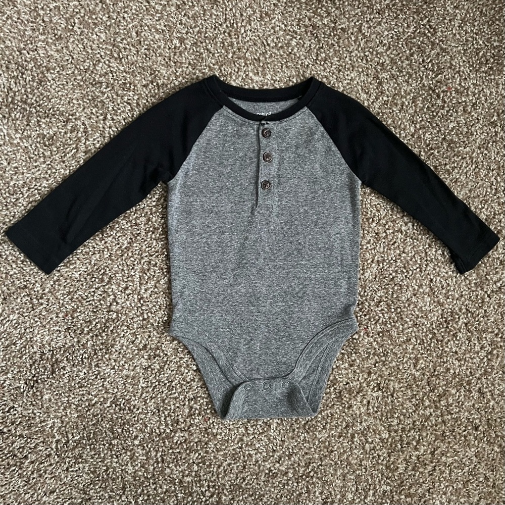 Jumping Beans Black & Gray Long Sleeve Onesie Size 12 Months